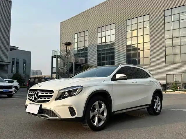 MERCEDES-BENZ GLA