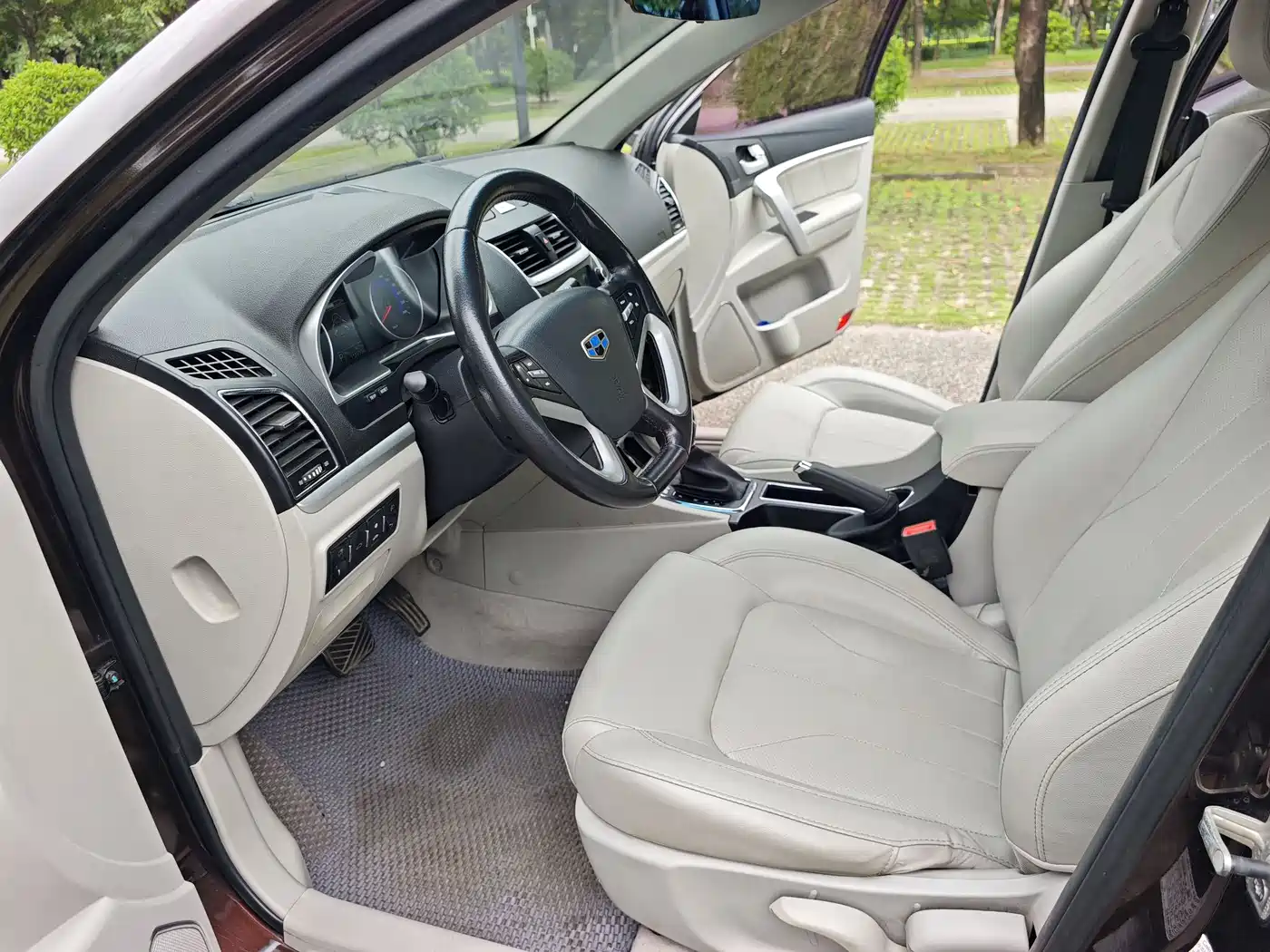 Фото 14 - Geely Emgrand