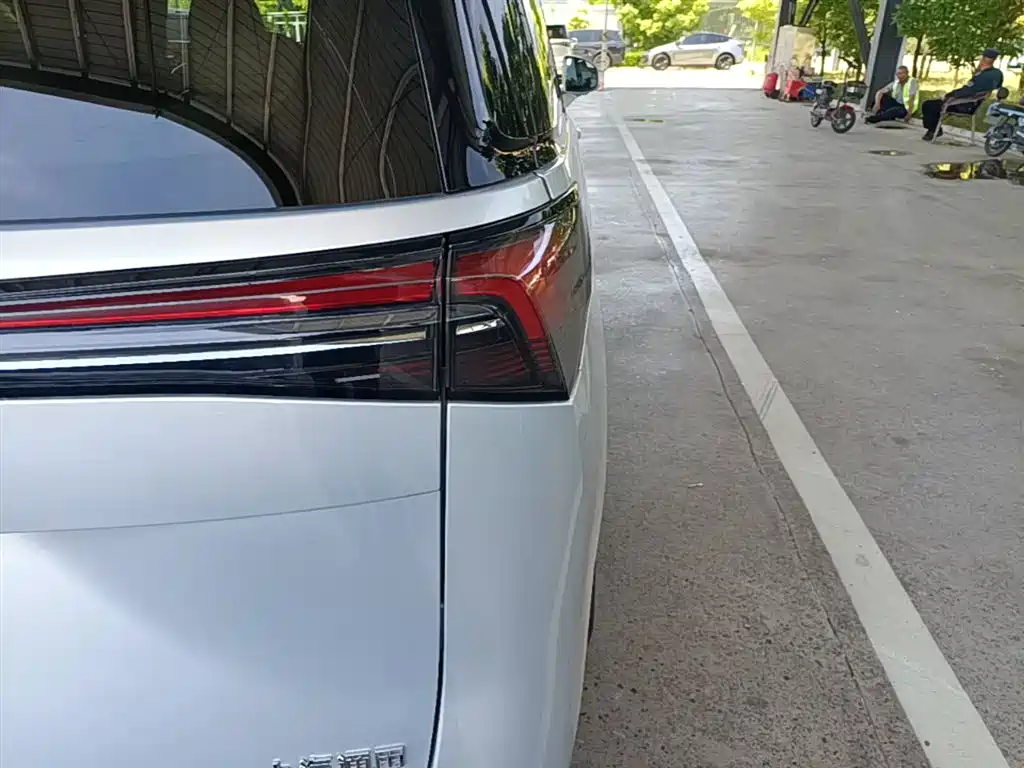 Buick GL8 New Energy 2025 Land Honor Premium Edition 7-Seater фото 8