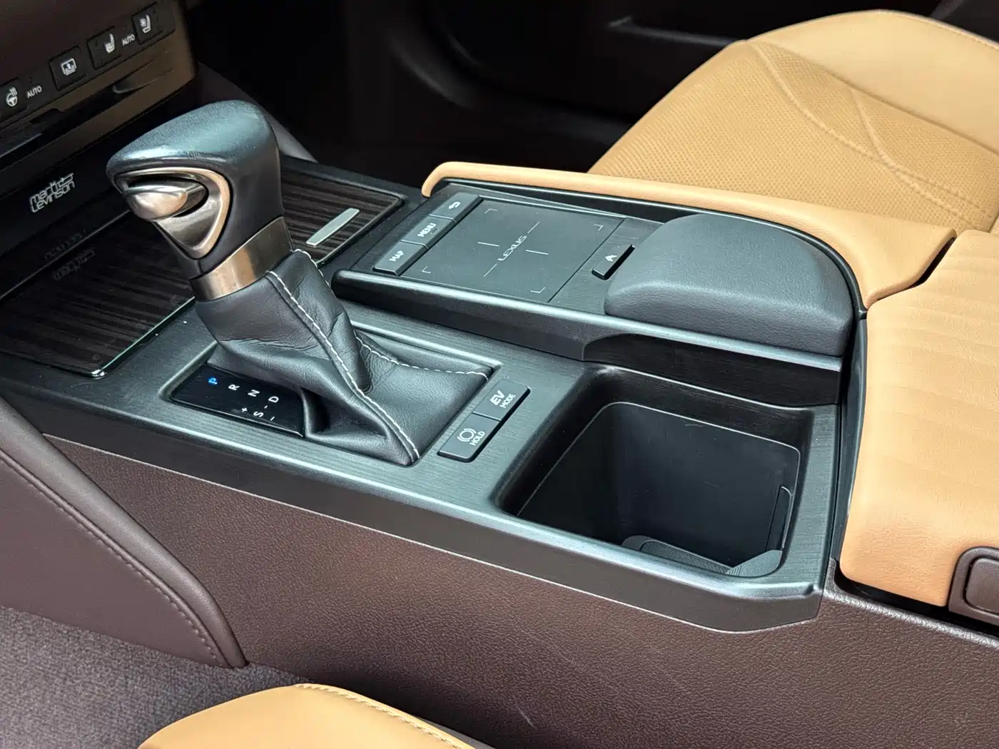 Lexus ES 2018 300h Executive Edition China V фото 12