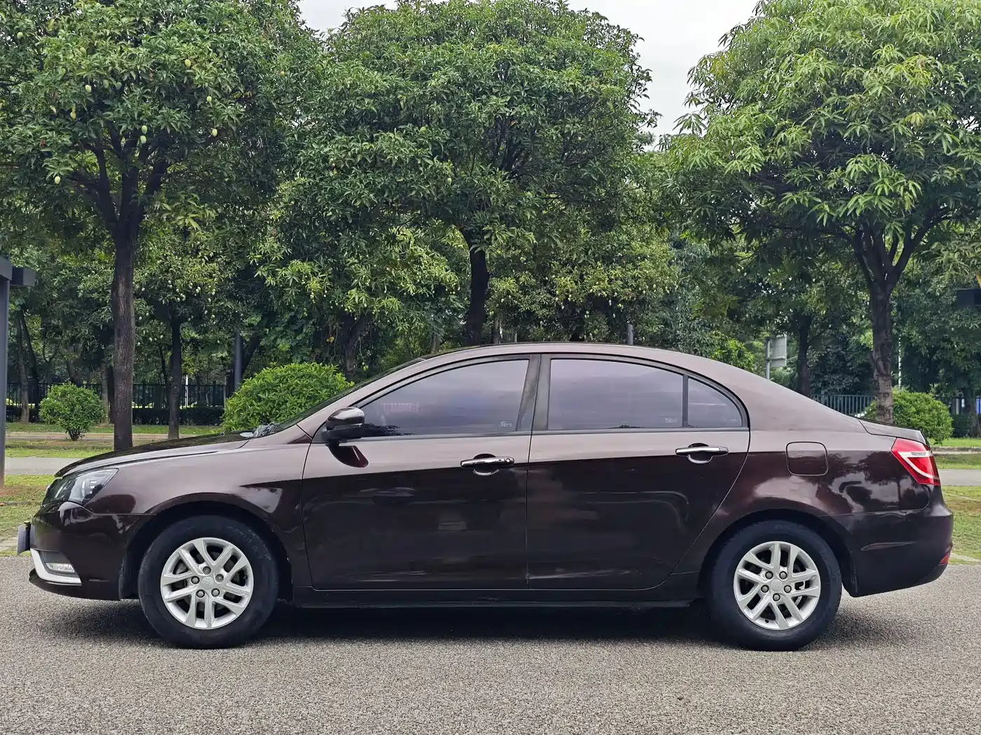 Фото 6 - Geely Emgrand