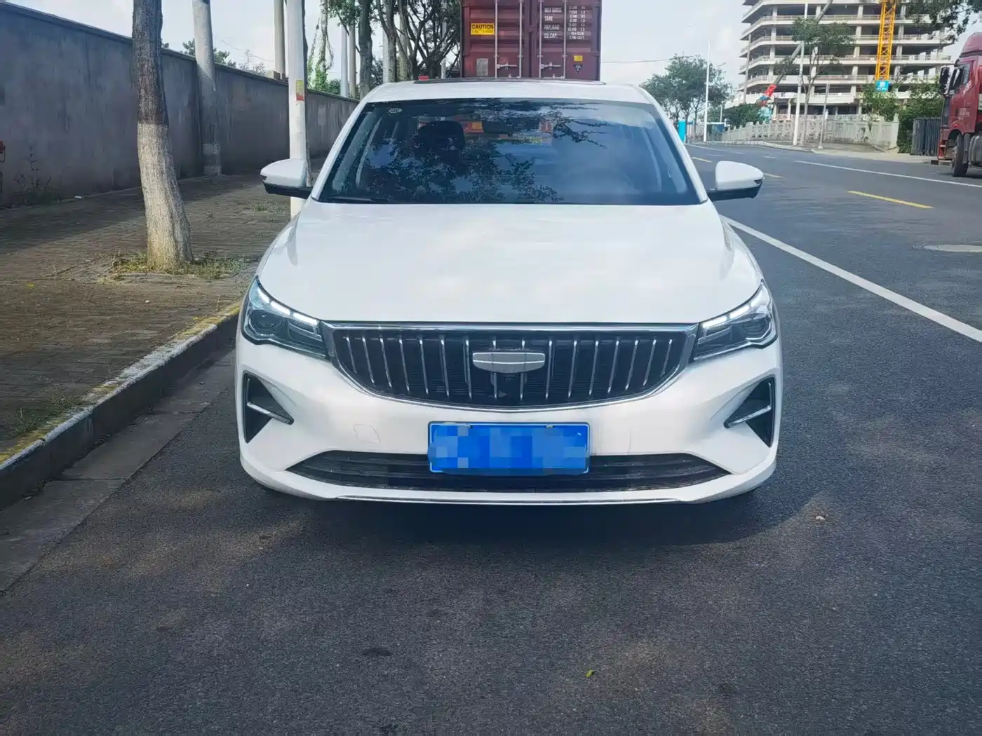 Фото 2 - Geely Emgrand