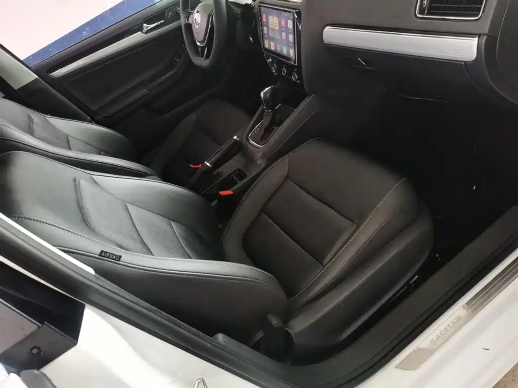 Volkswagen Sagitar 2015 1.6L Automatic Comfort фото 25