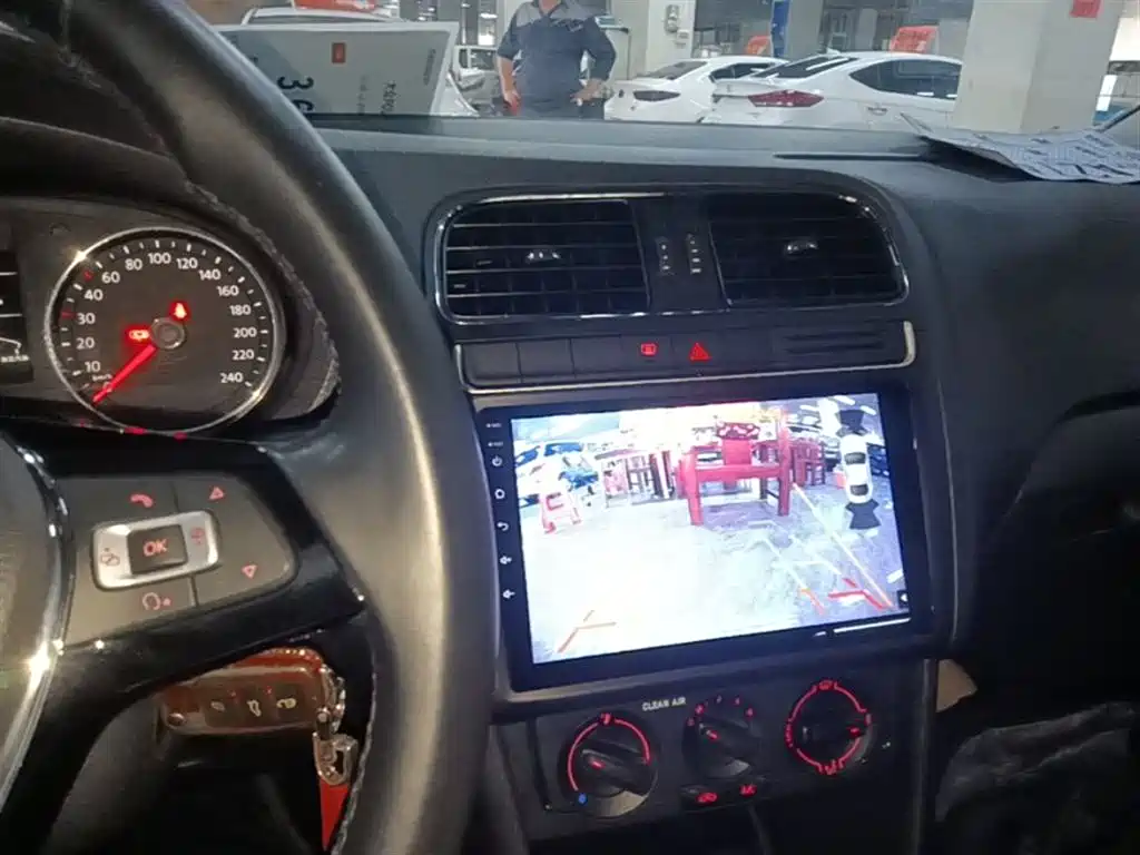 Volkswagen Polo 2016 1.6L Automatic Comfort фото 13
