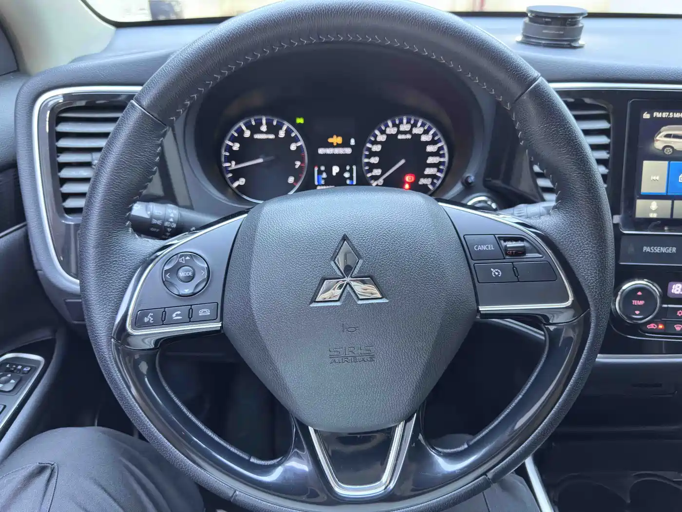 MITSUBISHI OUTLANDER