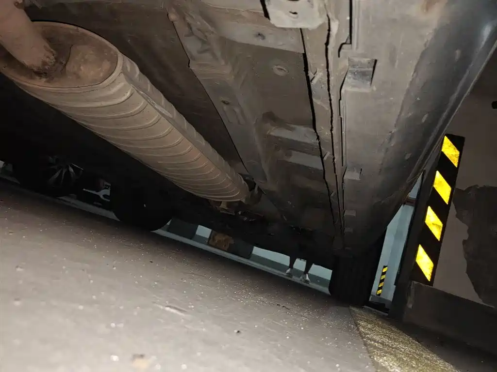 BYD Tang 2018 2.0T Automatic Smart Connection Delight Edition 7-Seater China V фото 18