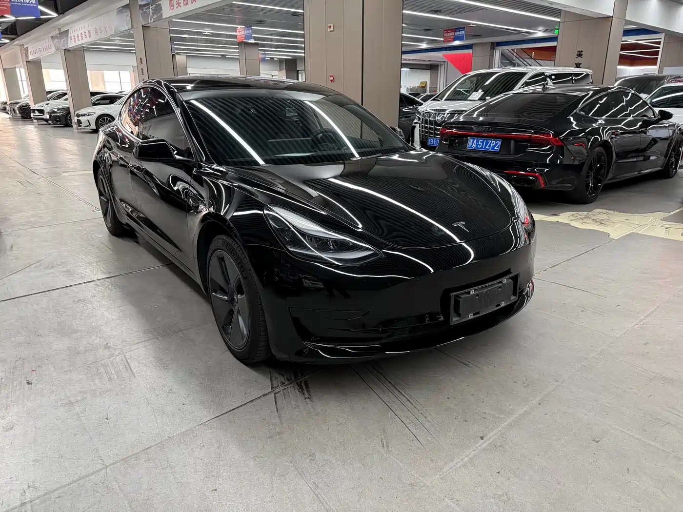 TESLA MODEL 3