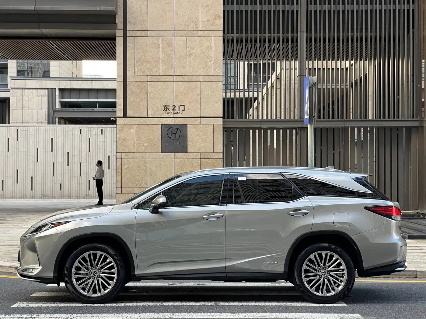Фото 4 - Lexus RX