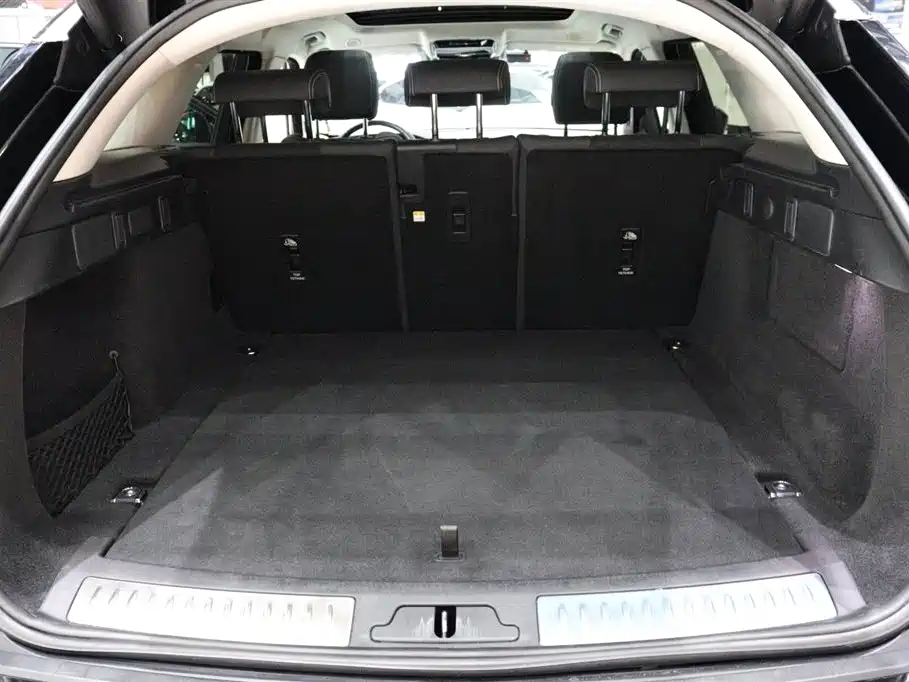 Фото 21 - Land Rover Range Rover Velar