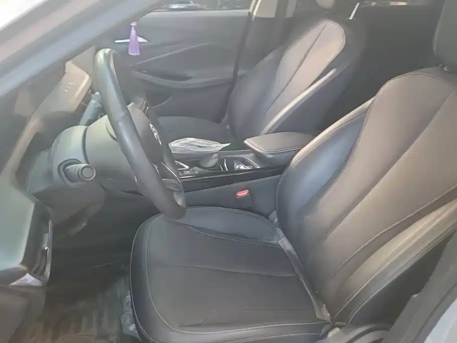 Photo 16 - Buick Verano