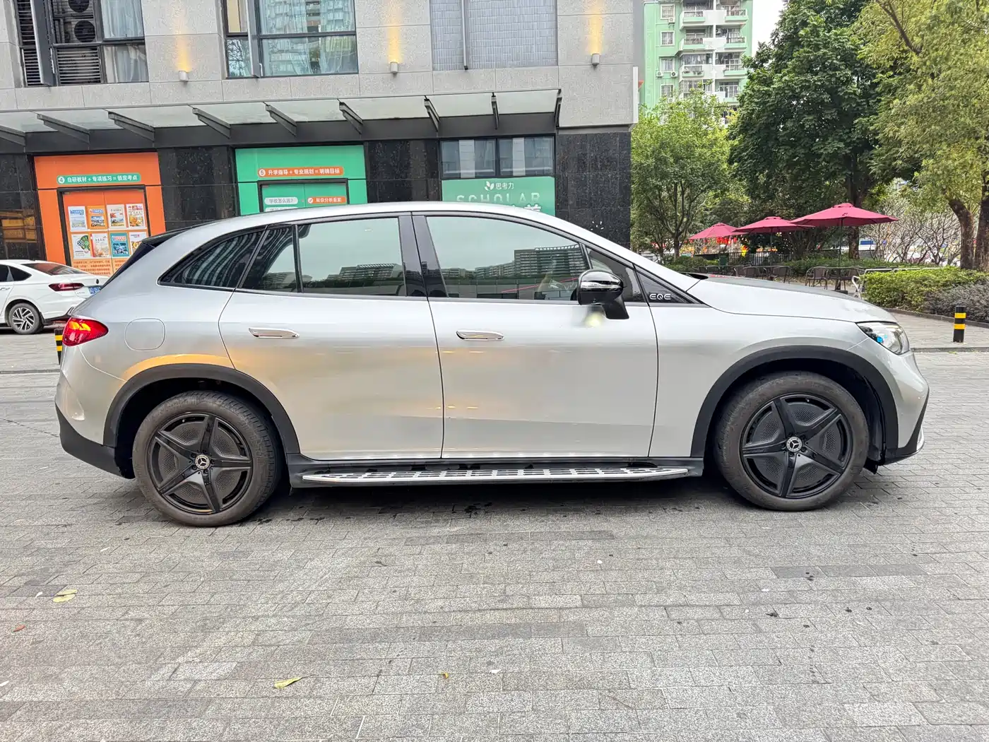 MERCEDES-BENZ EQE SUV