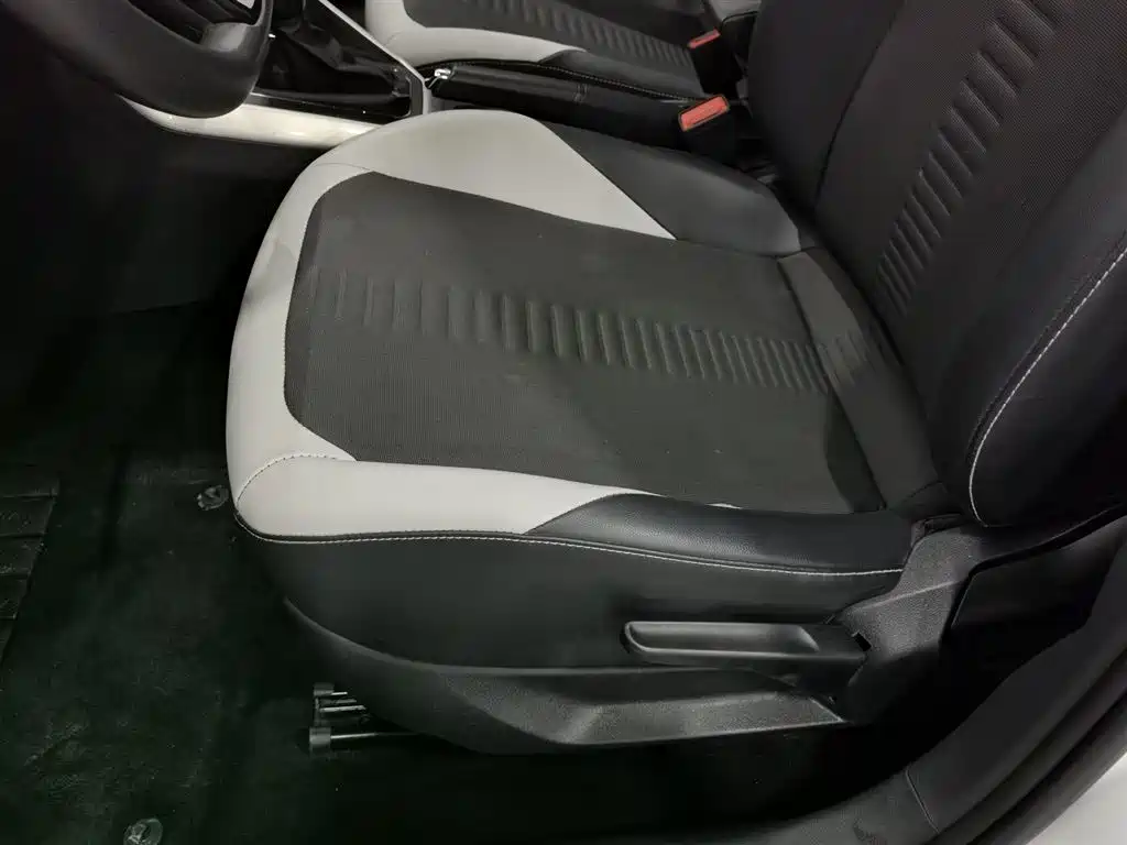 Volkswagen Polo 2019 Plus 1.5L Automatic Colorful Tech Edition фото 20