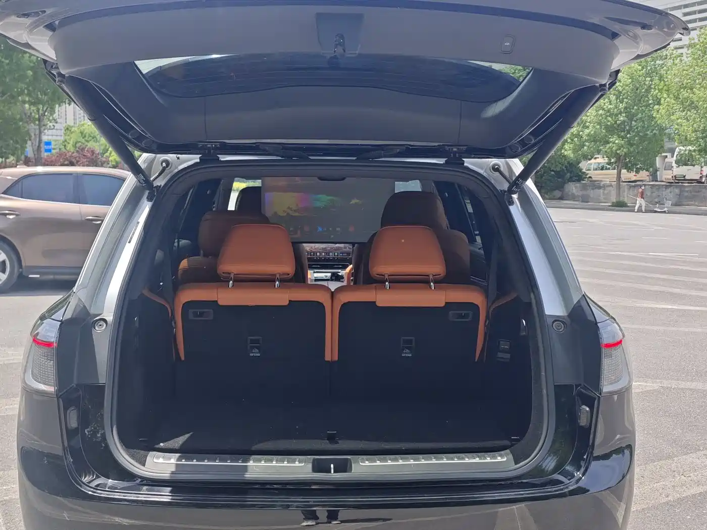 AITO Wenjie AITO M9 2024 Extended Range Ultra 42kWh 6-Seater фото 14