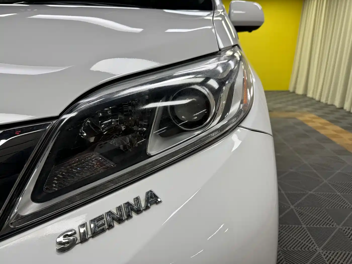 Toyota Sienna 2015 3.5L 4WD L фото 12