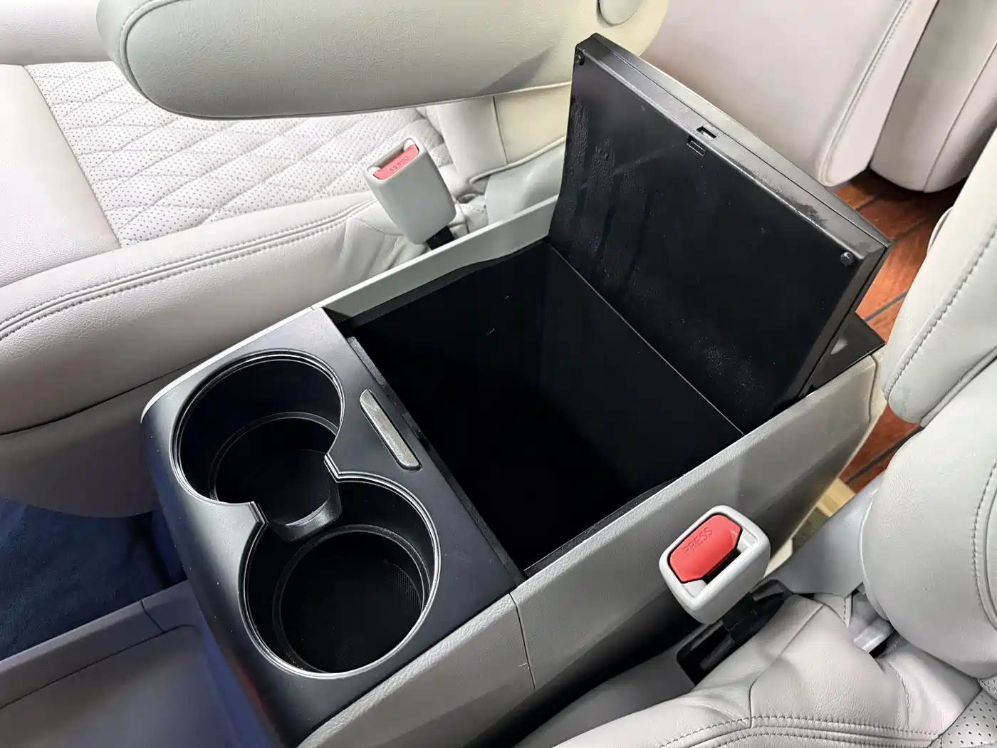 Toyota Sienna 2015 3.5L 4WD L фото 26