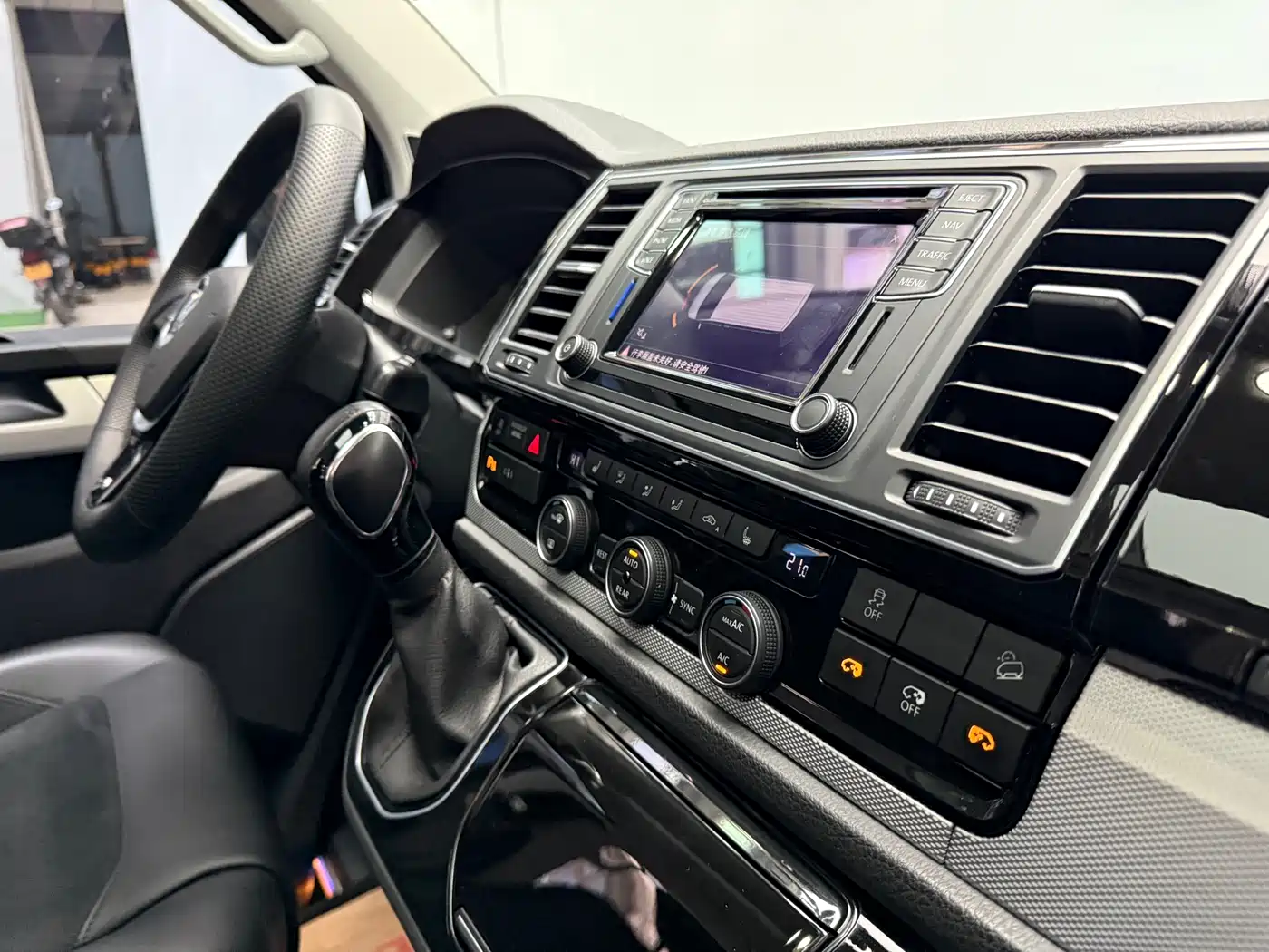 Volkswagen Multivan 2017 2.0TSI AWD Premium Edition 7-Seater фото 27
