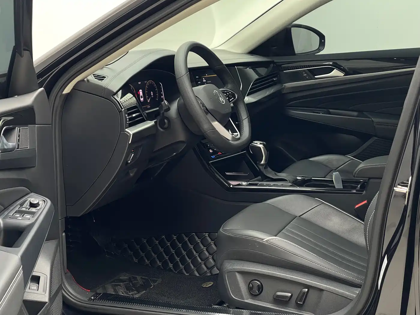 Volkswagen Passat 2023 330TSI Starlight Elite Edition фото 5