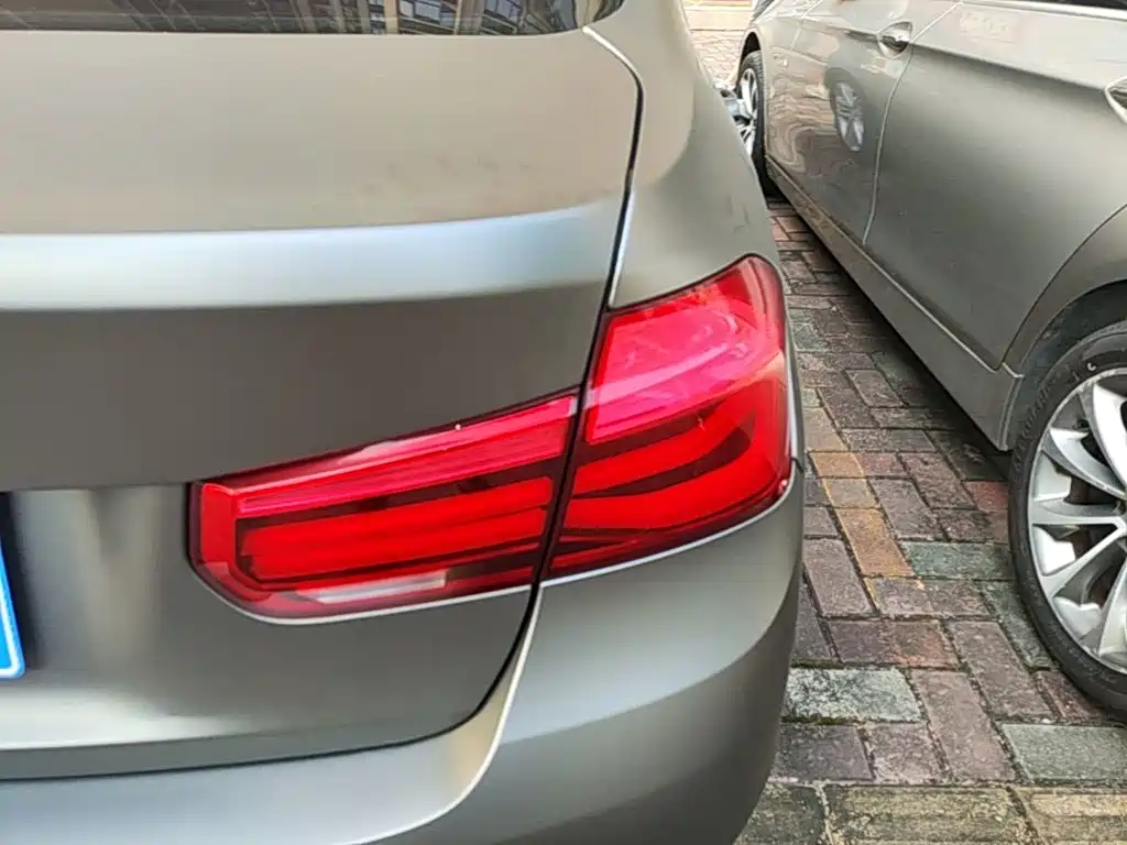 Photo 8 - BMW 3 Series