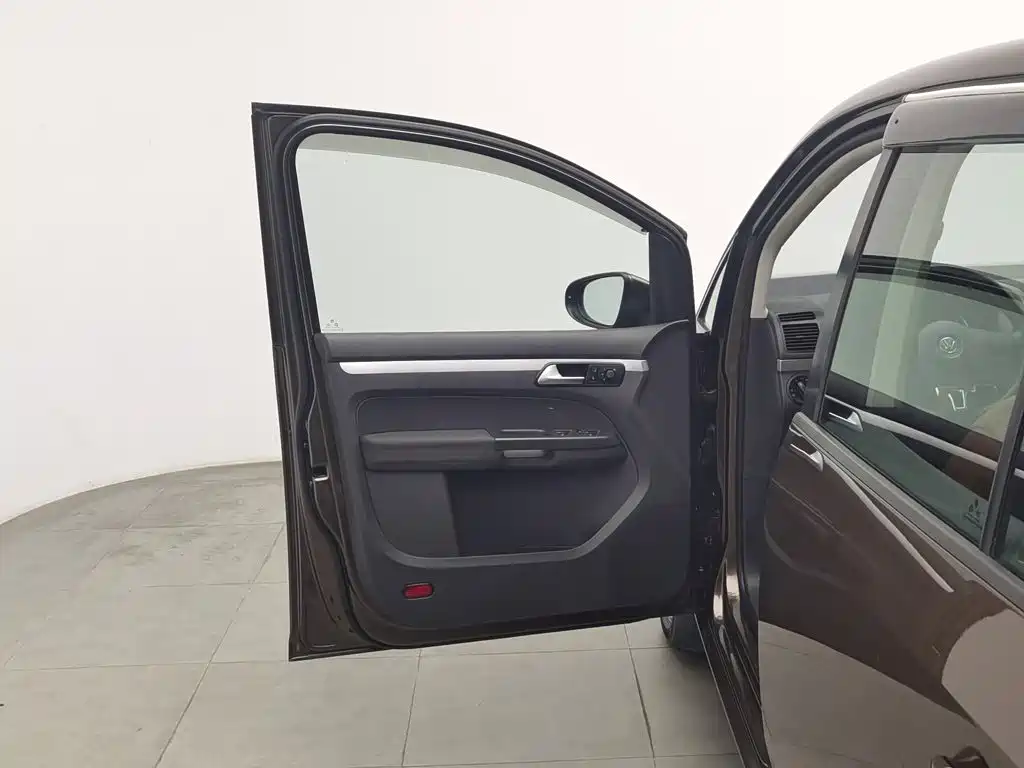 Photo 8 - Volkswagen Touran
