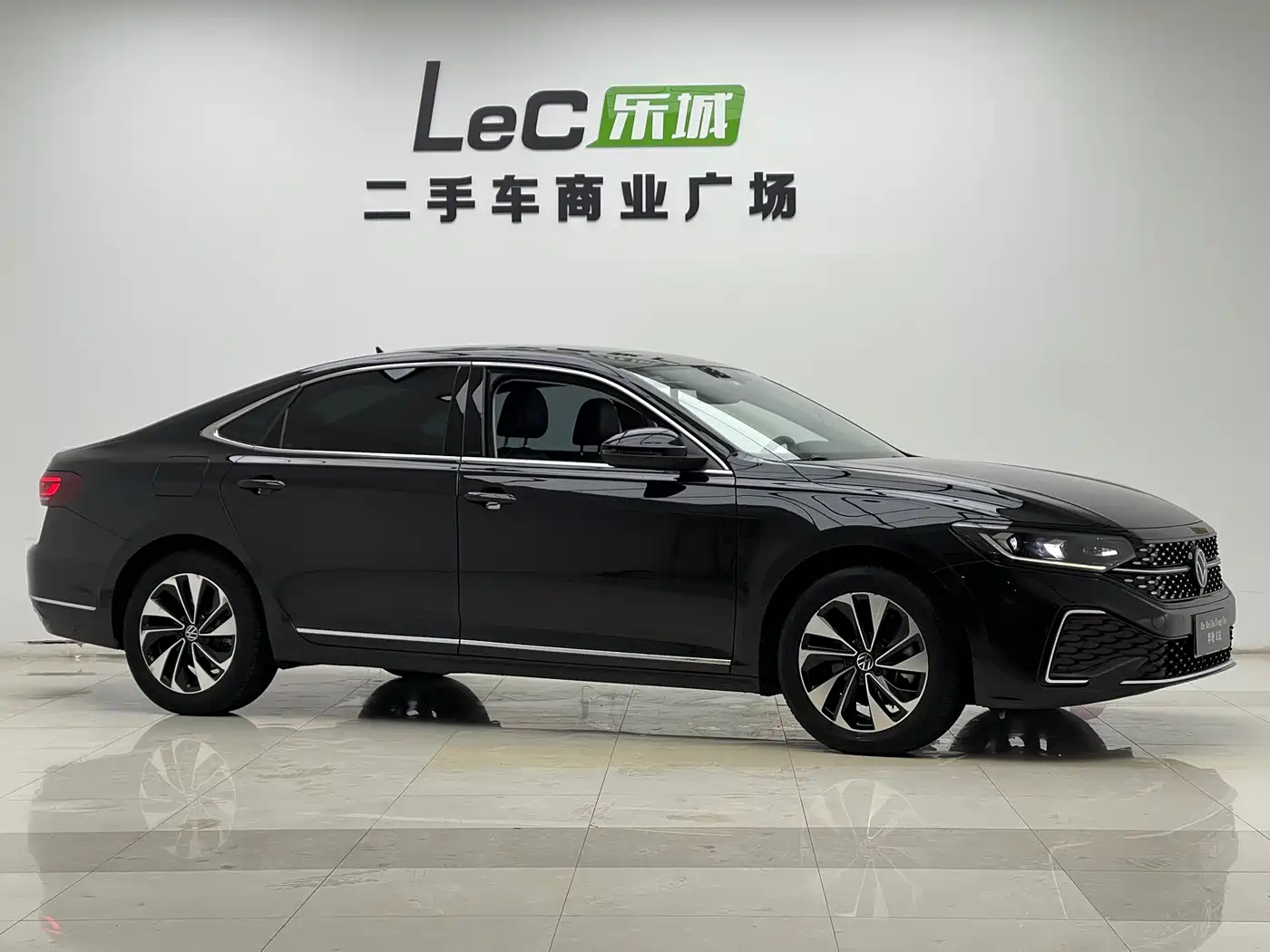 Volkswagen Passat 2023 330TSI Starlight Elite Edition фото 3