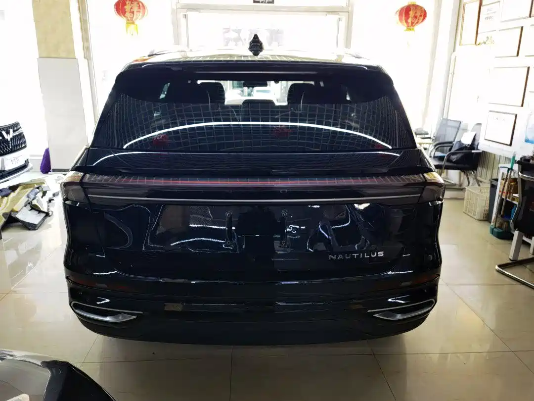 LINCOLN NAVIGATOR