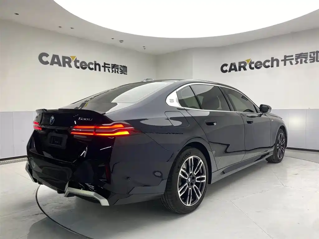 BMW 5 Series 2024 530Li Leading M Sport Package фото 5