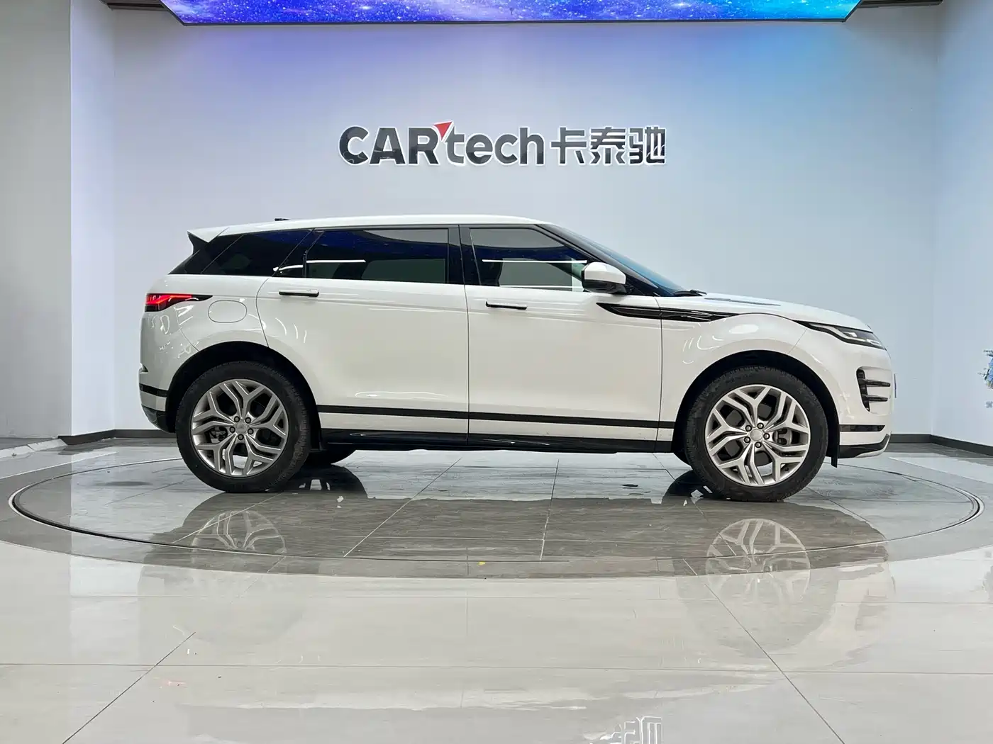 Land Rover Range Rover Evoque 2022 Range Rover Evoque L 200PS R-Dynamic Standard Elite Edition фото 25