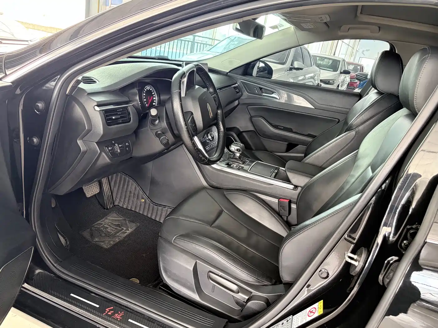 Фото 4 - Hongqi H5