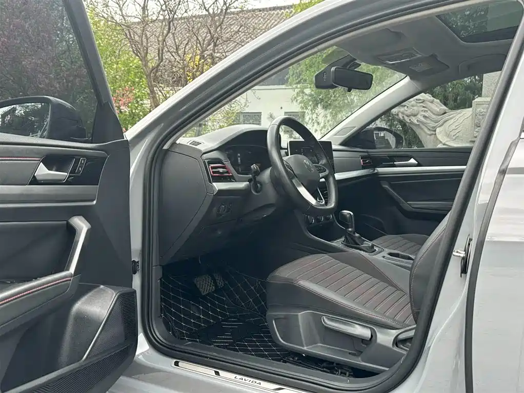 Volkswagen Lavida 2023 280TSI DSG Starlight Comfort Edition фото 6