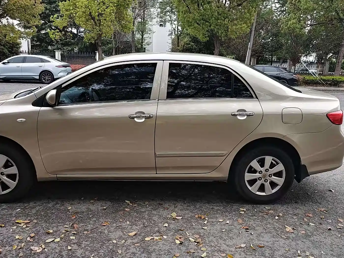 Toyota Corolla 2009 1.6L Manual GL Sunroof Special Edition фото 3