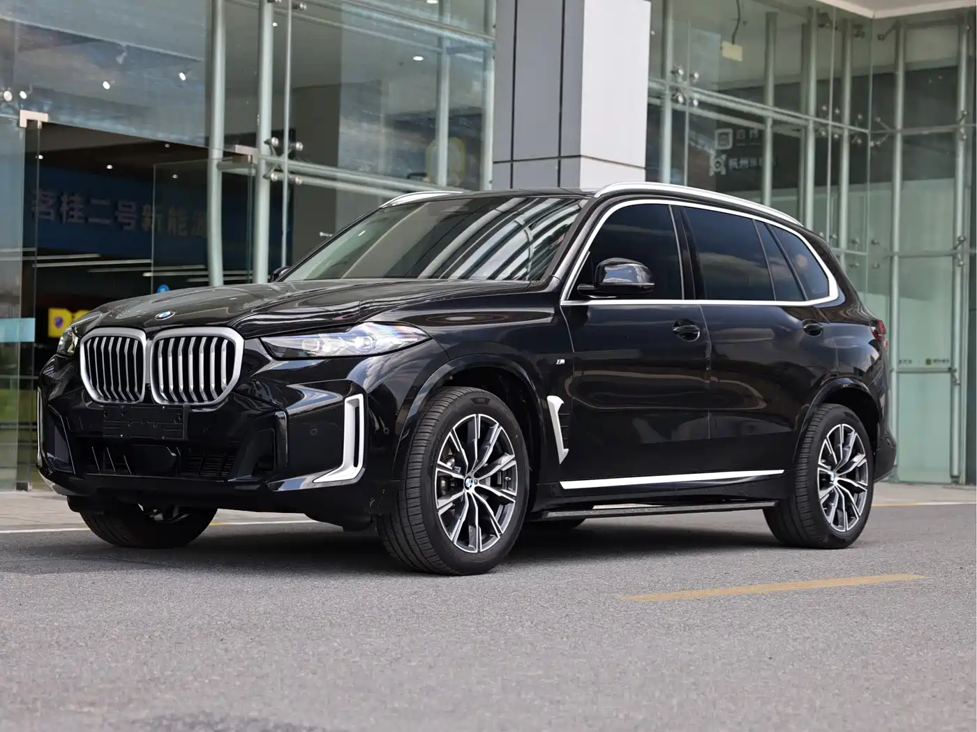 BMW X5 2025 Model xDrive 30Li M Sport Blackout Package