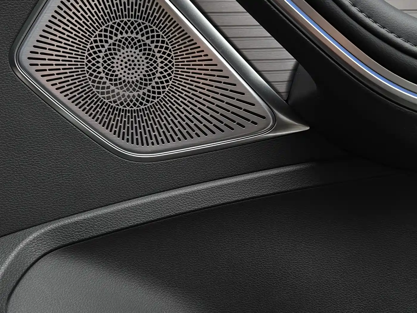 Hongqi HS7 PHEV 2024 2.0T PHEV AWD Flagship 6-Seater фото 24