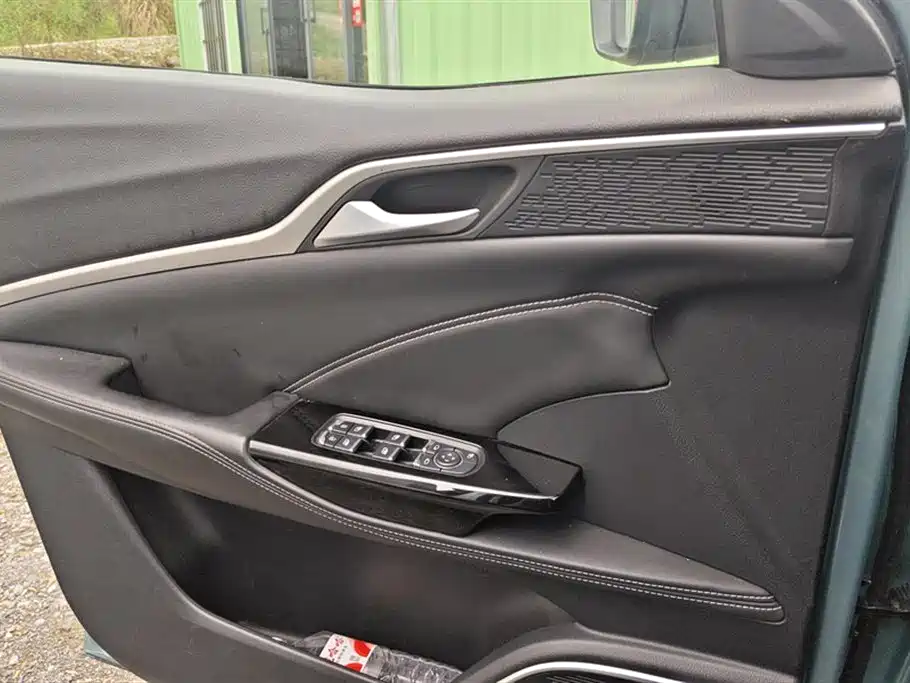 NEZHA AUTOMOBILE NEZHA U