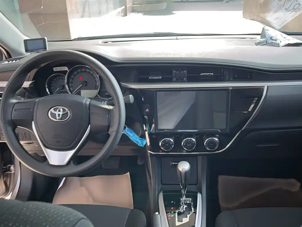 Toyota Corolla 2017 Facelift 1.6L S-CVT GL фото 13