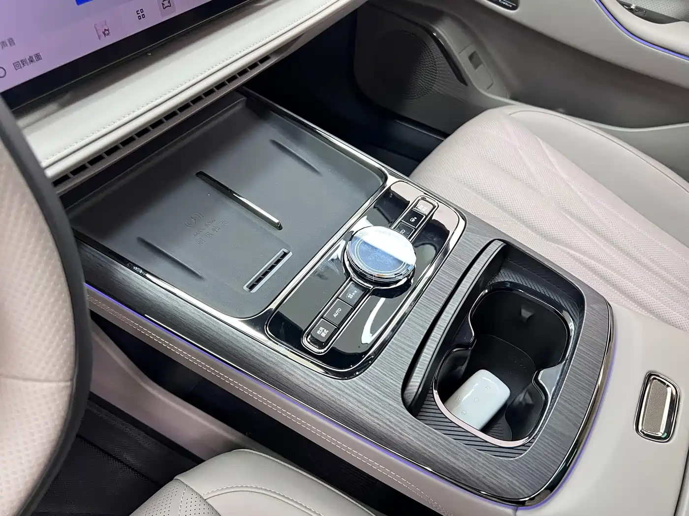 Geely Galaxy Galaxy Xingyao 8 2025 Model 130km EM-i Flagship Edition фото 26