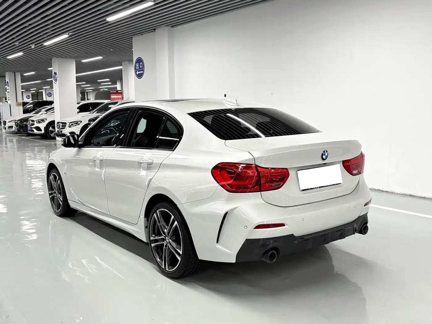 BMW 1 Series 2021 125i M Sport Black Night Edition фото 13