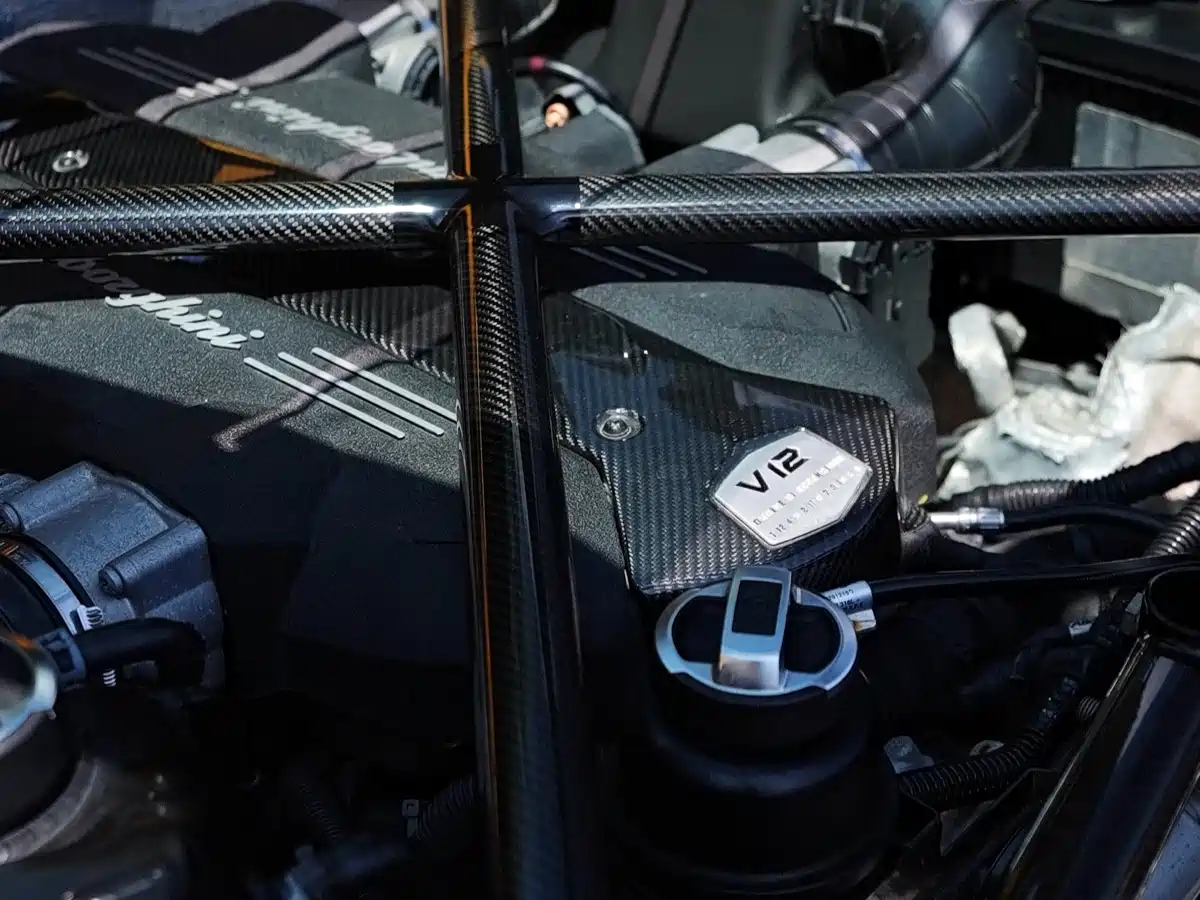 LAMBORGHINI AVENTADOR