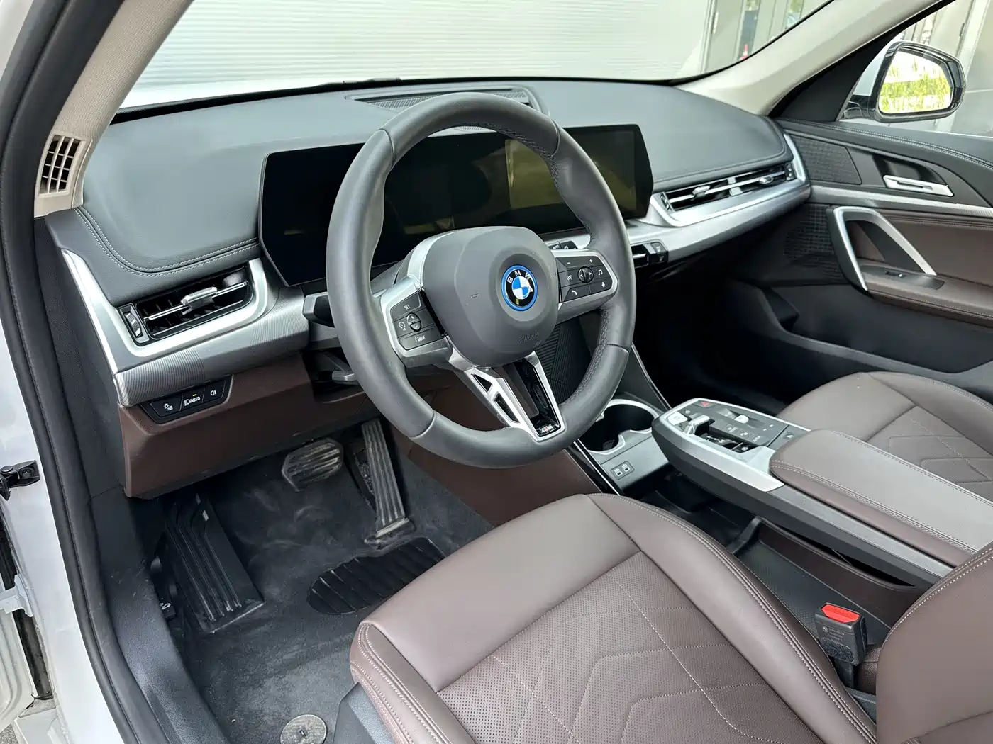 BMW iX1 2025 eDrive25L M Sport Package фото 9