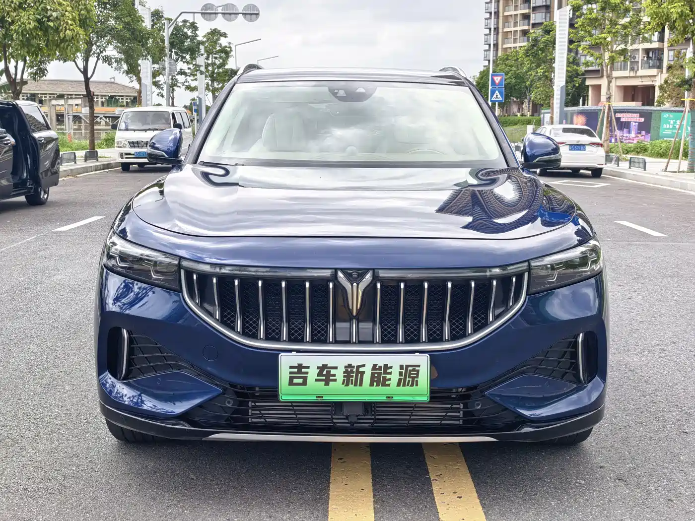 Voyah Auto VOYAH FREE 2021 AWD Standard Range Extender Exclusive Luxury Package фото 2