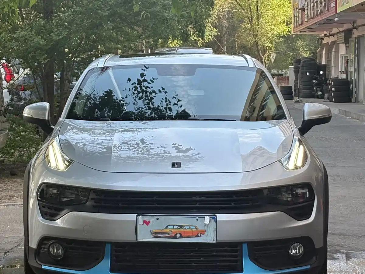 Lynk & Co 02 2019 Model 2.0T Automatic 2WD Funky Music Edition фото 2