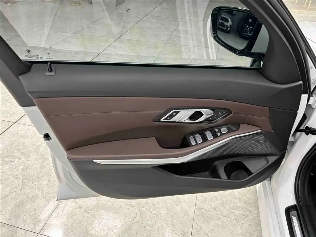 BMW 3 Series 2023 320Li M Sport Package фото 10