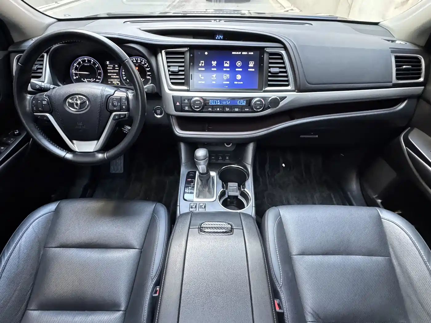 TOYOTA HIGHLANDER