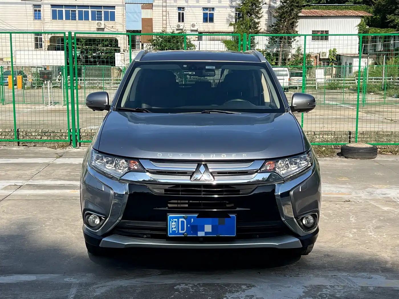 Mitsubishi Outlander (Import) 2016 2.4L 4WD Elite 7-seater фото 2