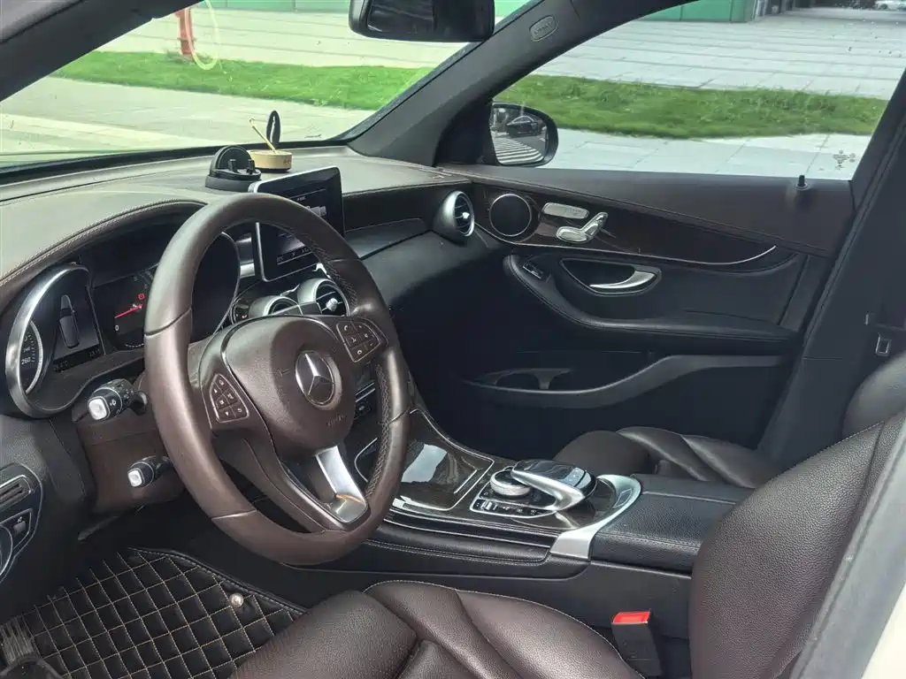 Mercedes-Benz GLC 2019 GLC 260 4MATIC Dynamic фото 5