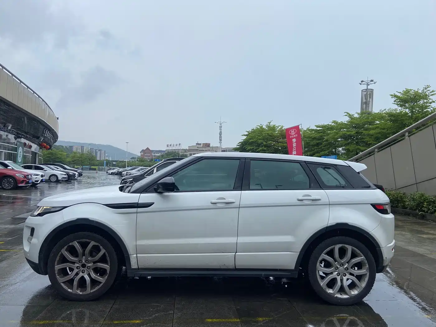 Land Rover Range Rover Evoque (Import) 2014 2.0T 5-door Brilliance Sport фото 3