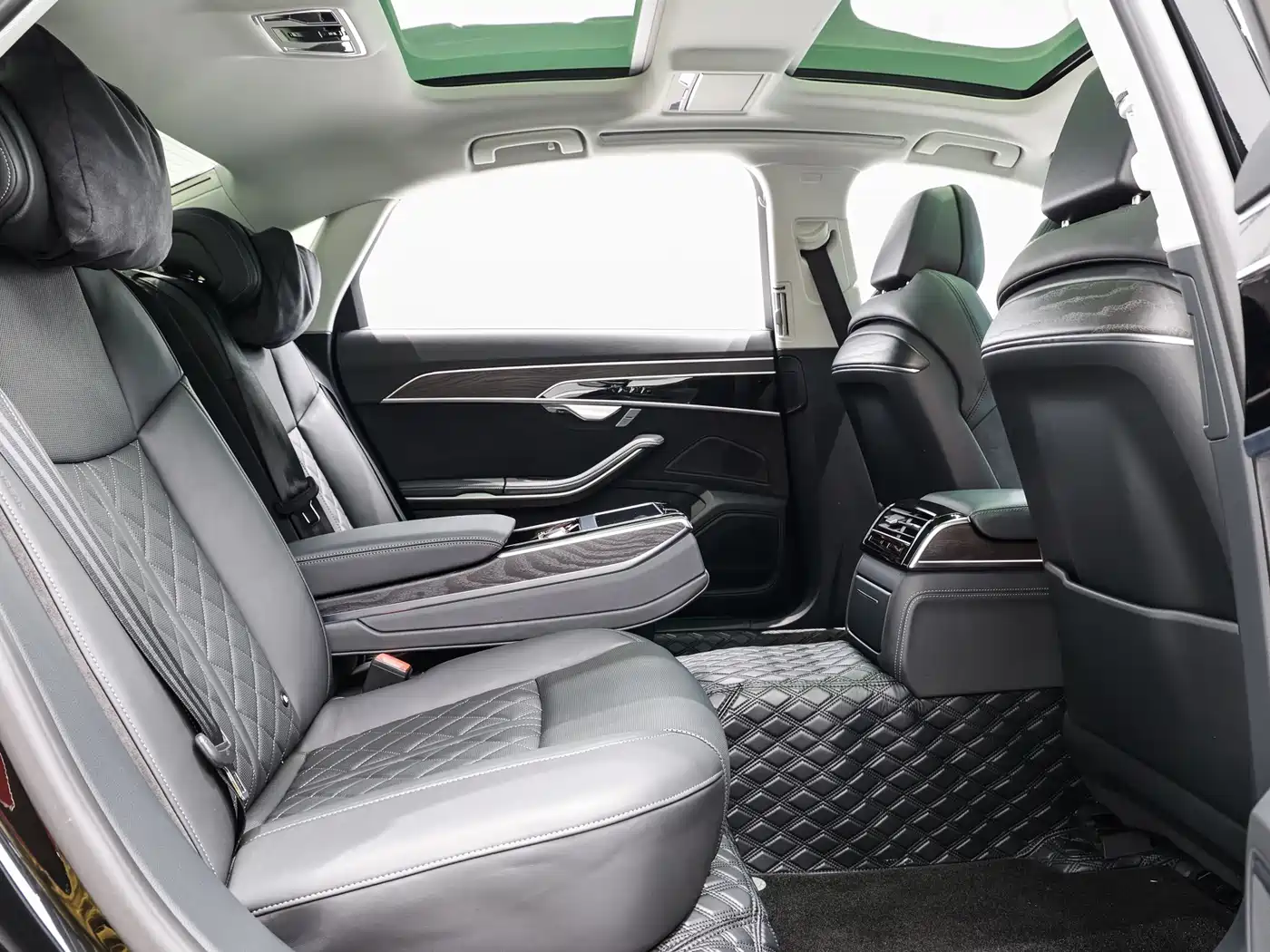 Audi A8 2023 A8L 50 TFSI quattro Exclusive фото 11