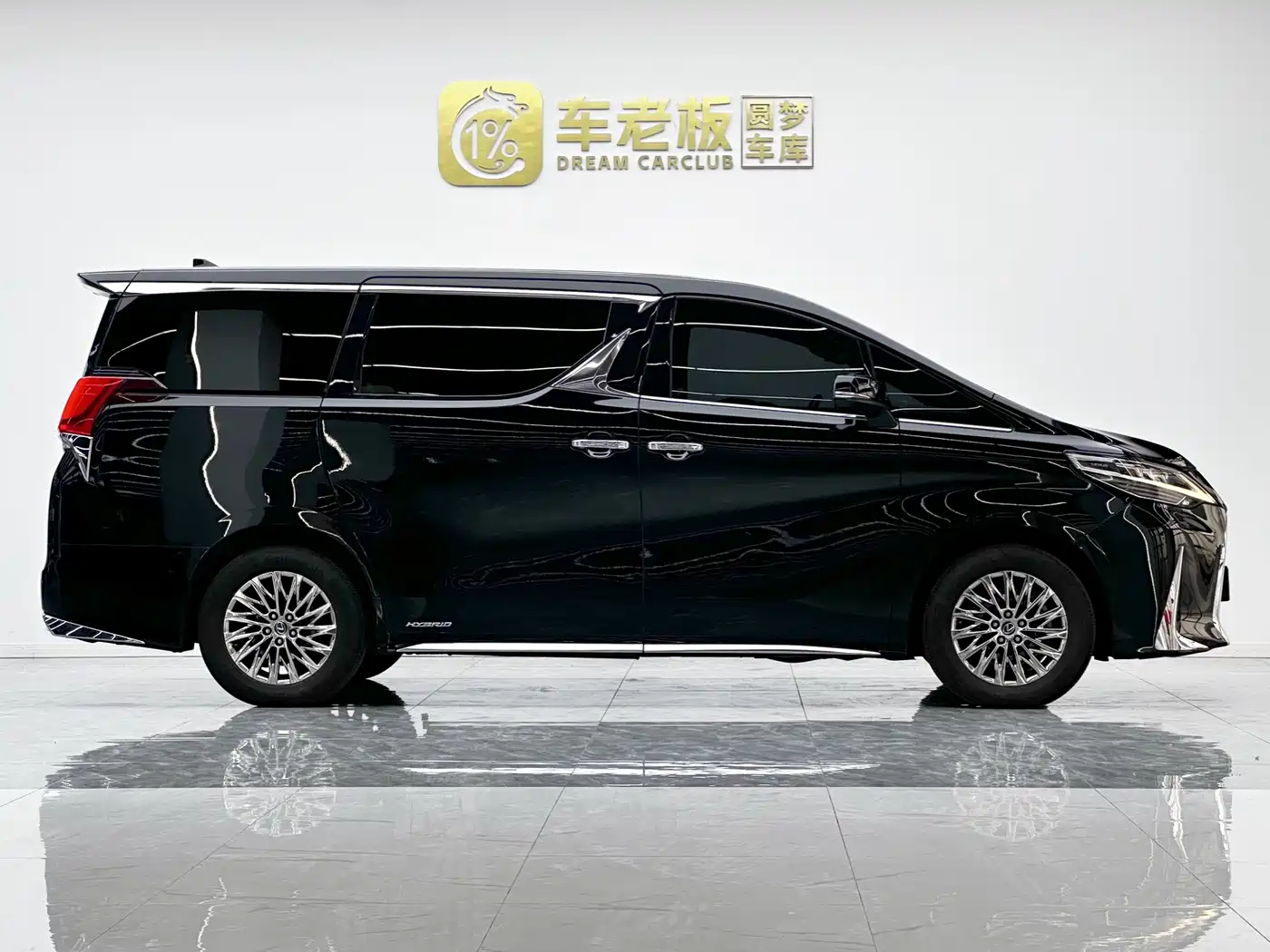 Lexus LM 2020 300h 4-Seat Imperial Edition фото 7