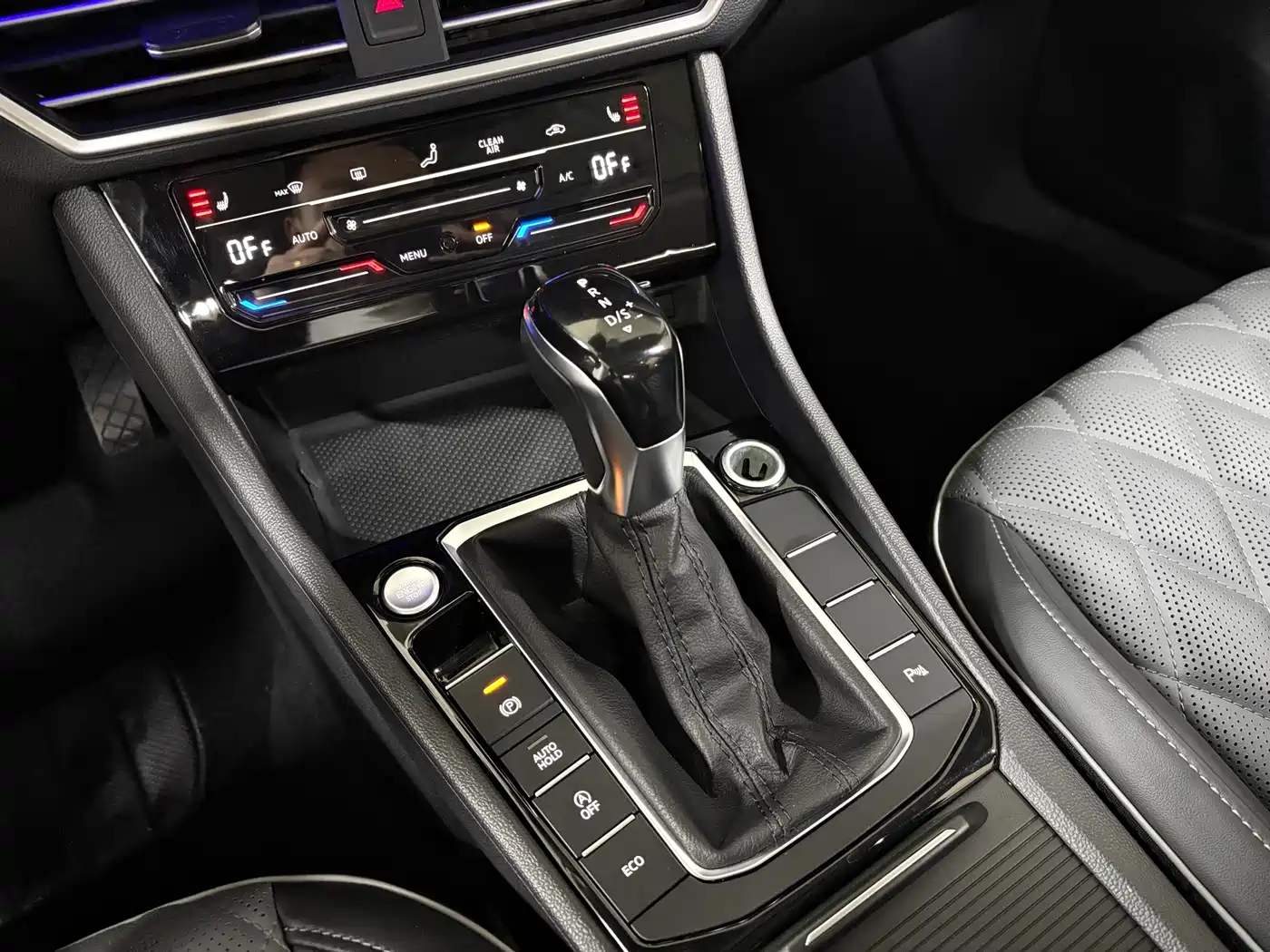 Volkswagen Sagitar 2023 Model Year 280TSI DSG Surpass Edition фото 16