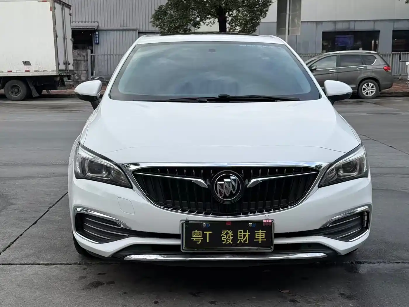 Buick Verano 2018 Sedan 20T Dual Clutch Leading фото 2
