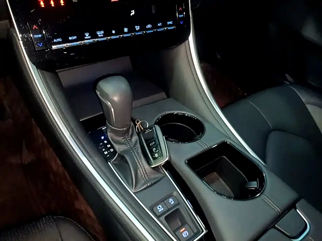 Toyota Avalon 2023 2.0L Premium Selection фото 9